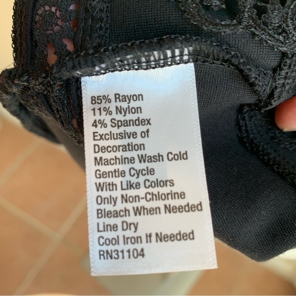 The Limited Beautiful lace detailed dress. - Picture 6 of 7